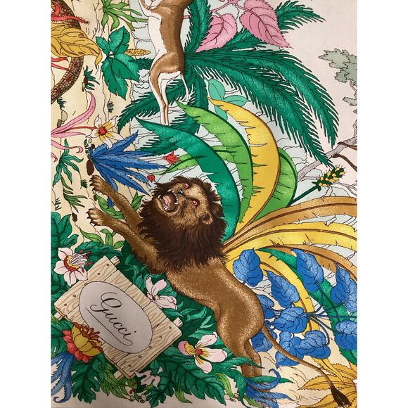 Gucci Scarf Women’s One Size 100% Silk Jungle Animals Motif Multicolor Gorgeous! - Picture 5 of 6